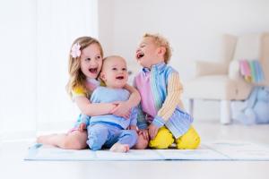Les droits de l’enfant sont une branche des droits de l'homme visant la protection spécifique de l'enfant en tant qu’être humain à part entière. Ils sont l’objet de plusieurs traités nationaux et internationaux, dont le plus important est la Convention relative aux droits de l'enfant (CIDE), adoptée par l’Assemblée générale des Nations unies le 20 novembre 1989. En vigueur dans la quasi-totalité des pays membres des Nations unies, cette convention introduit une nouvelle notion de droit international privé, l'intérêt supérieur de l'enfant, consacrant en tant que premier texte international officiel une longue évolution juridique faisant passer l’enfant d’objet de droit à sujet de droit.

Les droits des enfants sont les droits de la personne qui s’appliquent à tout être humain âgé de moins de dix-huit ans (sauf si la majorité est atteinte plus tôt en vertu de la législation qui lui est applicable). Les jeunes ont droit à une protection et à des soins attentionnés, au maintien d’un lien avec leurs parents biologiques, à une identité humaine, à la satisfaction de leurs besoins alimentaires fondamentaux, à une instruction financée par l’État, à des soins de santé, et à des lois pénales adaptées à leur âge et à leur développement. Les droits de l’enfant prennent en considération le caractère vulnérable et la nécessité de développement de l’enfant. La portée des droits des enfants va de l’offre d’autonomie à la protection contre la violence physique, psychologique ou émotionnelle.
